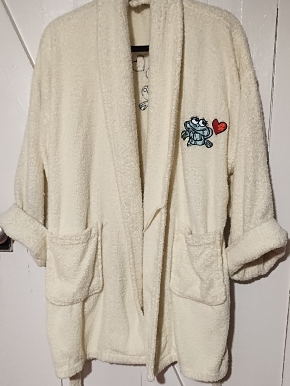 Plush Cream Robe with Embroidered Frog Accent OSFM VGC Short.